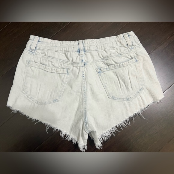 Altar’d State White Distressed Destroyed Denim Cutoff Shorts Size 27 - Picture 2 of 7